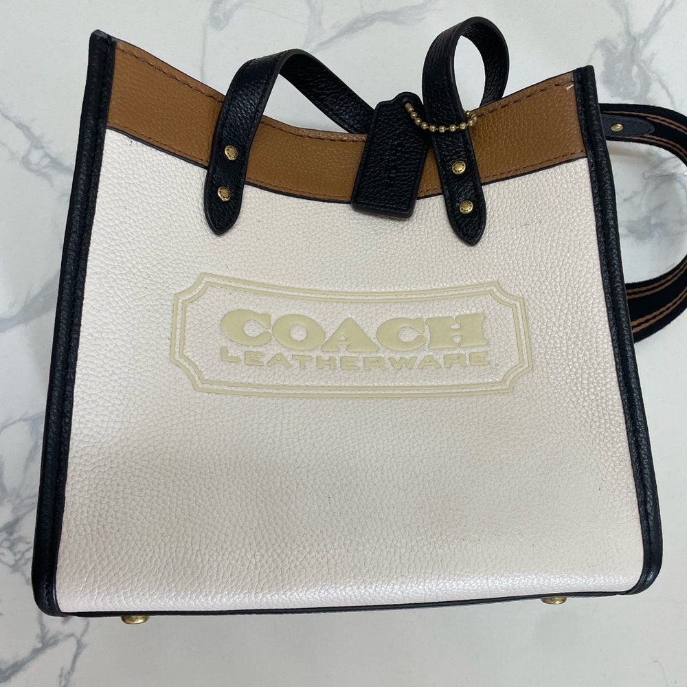 Field Tote 22 In Colorblock With Coach Badge